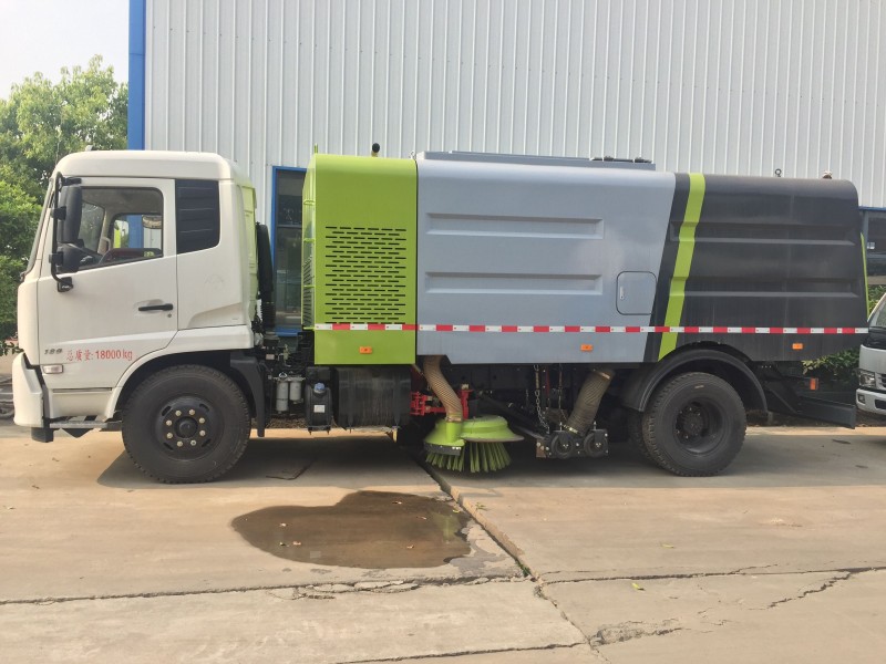 天錦干濕兩用掃路車(chē) 天錦干濕兩用掃路車(chē)圖片