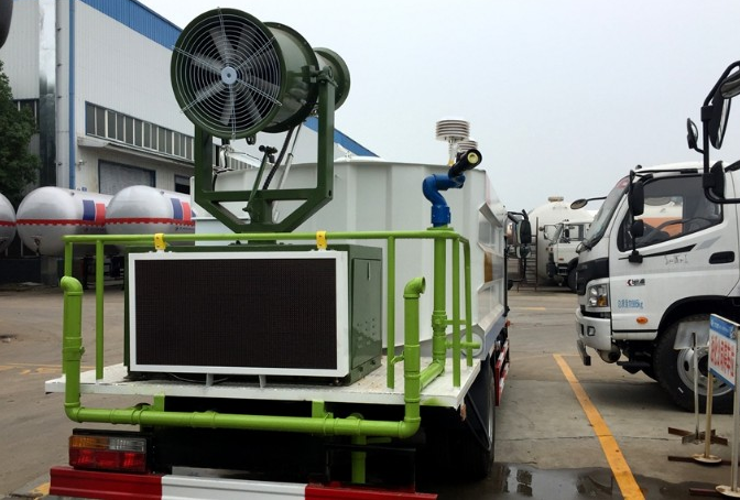 大運(yùn)多功能環(huán)境檢測抑塵車圖片