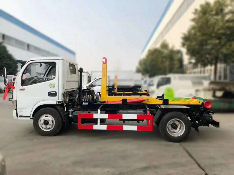 東風多利卡5方勾臂垃圾車