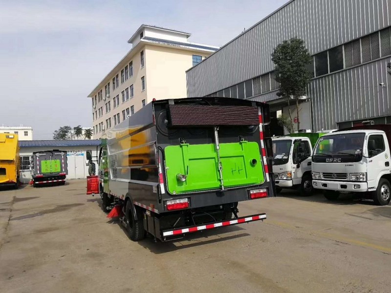 東風(fēng)大多利卡8方吸塵車(chē)