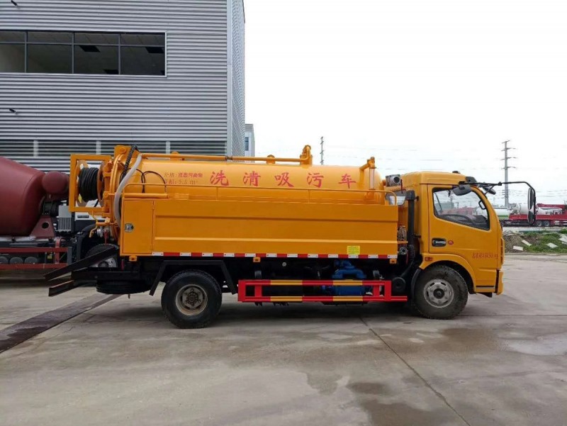 東風多利卡清洗吸污車