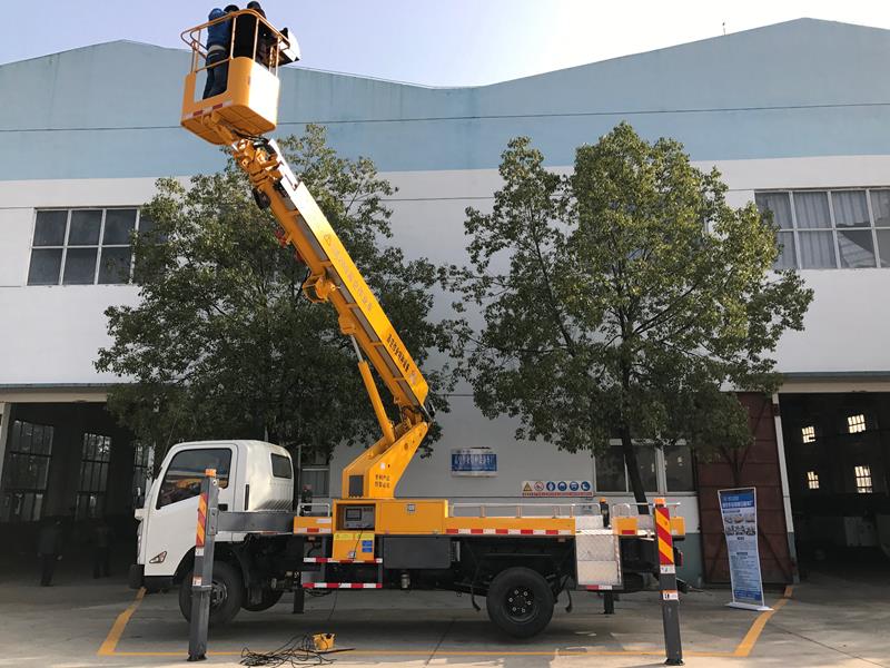 江鈴凱銳20米伸縮臂高空作業(yè)車圖片