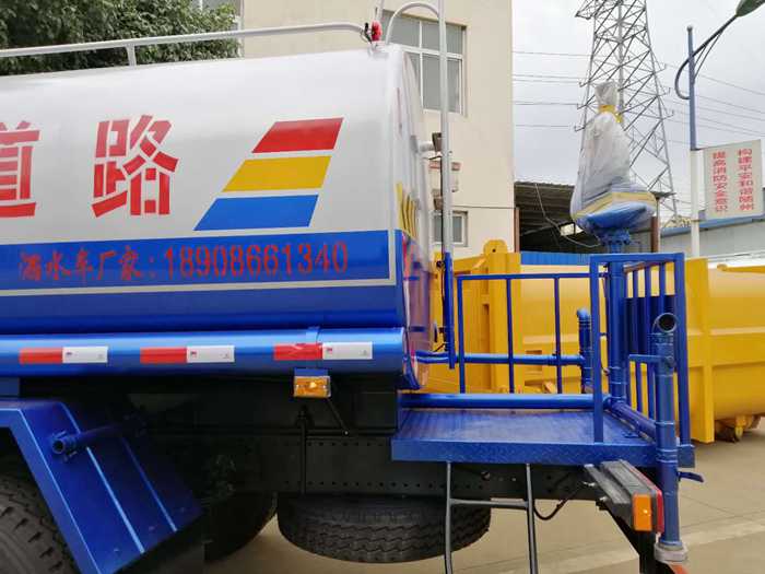 東風(fēng)T3灑水車(chē)(12方) 東風(fēng)T3灑水車(chē)(12方)圖片