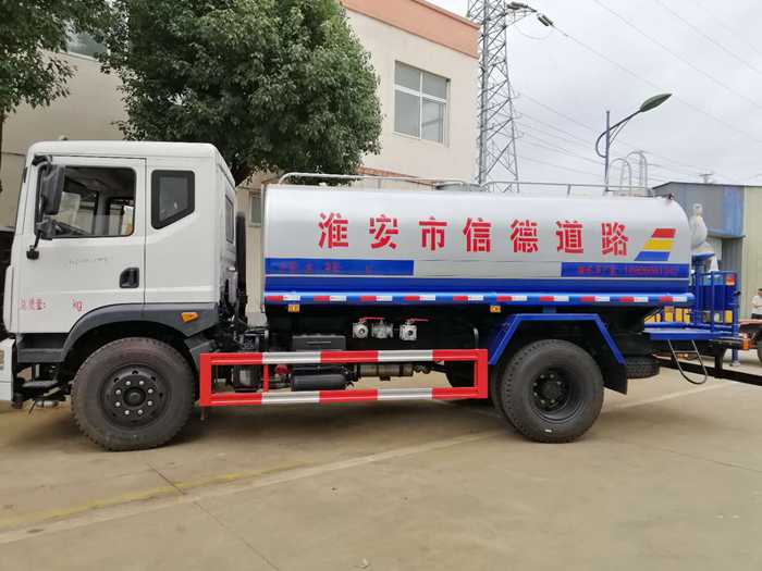 東風(fēng)T3灑水車(chē)（12方）圖片