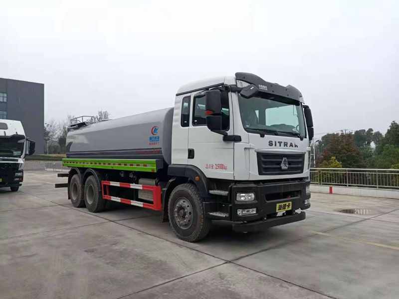 重汽汕德卡后八輪灑水車