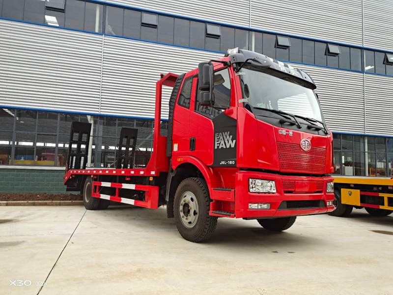 解放J6平板運(yùn)輸車