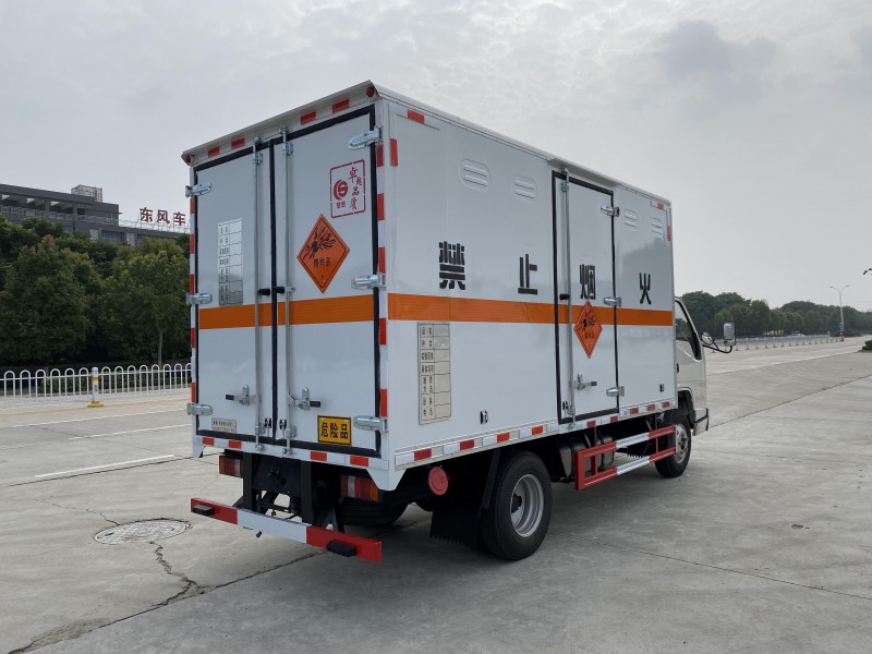 國六多利卡D6易燃液體廂式運輸車(全柴)