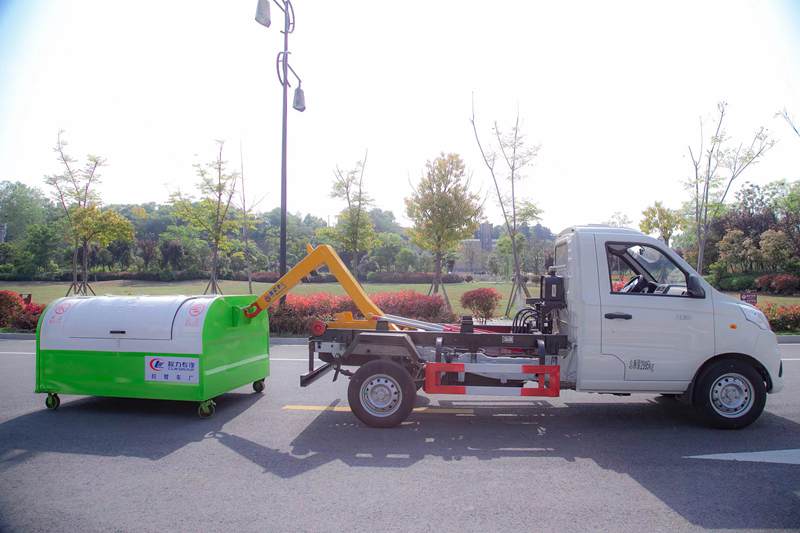 國(guó)五福田馭菱3方勾臂式垃圾車